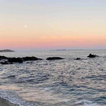 Дом отдыха Amazing View Seaside Ла-Сейн-сюр-Мер